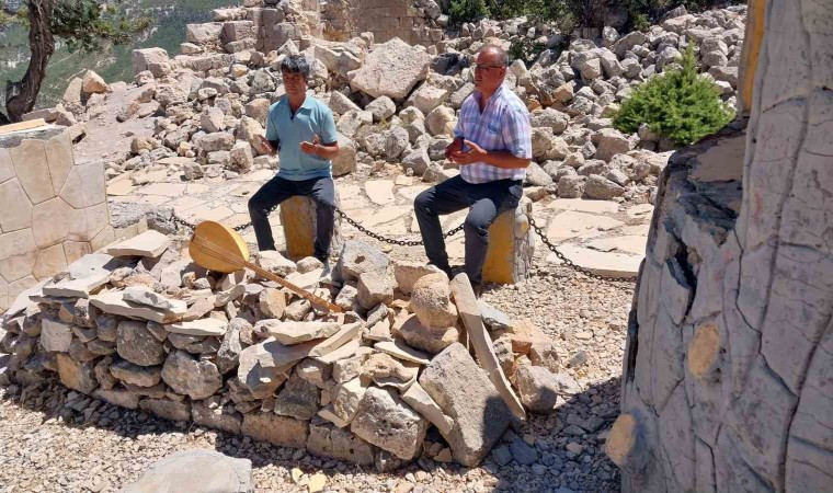 Karacaoğlanın anıt mezarı bakım bekliyor