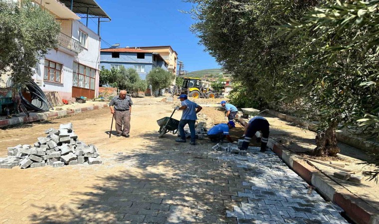 Karacasuda selden hasar gören yollar yenileniyor