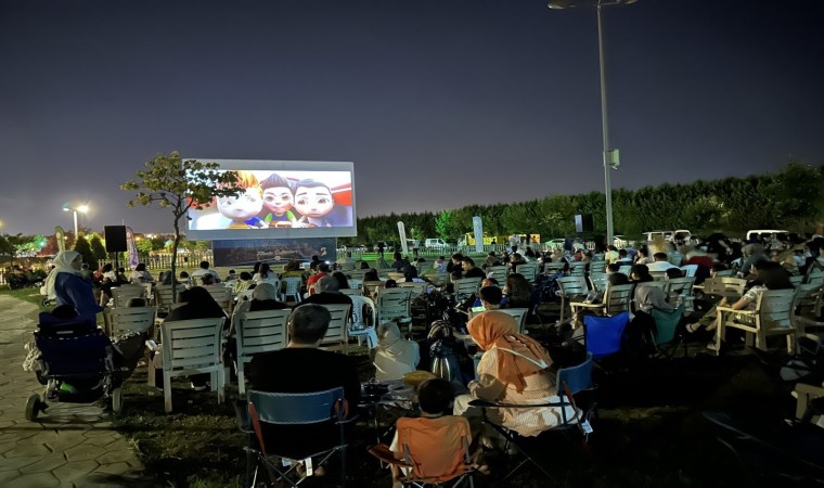 Kartepede çocuklar sinema keyfi yaşadı