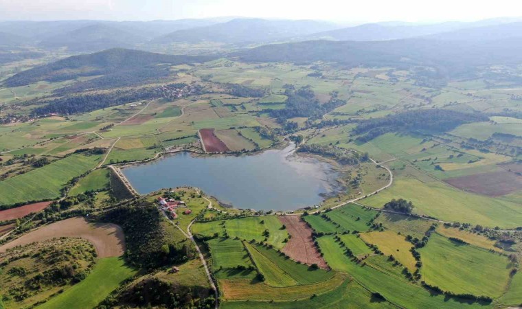 Kastamonuda gölette yasadışı atılan sahipsiz onlarca av sepeti ele geçirildi