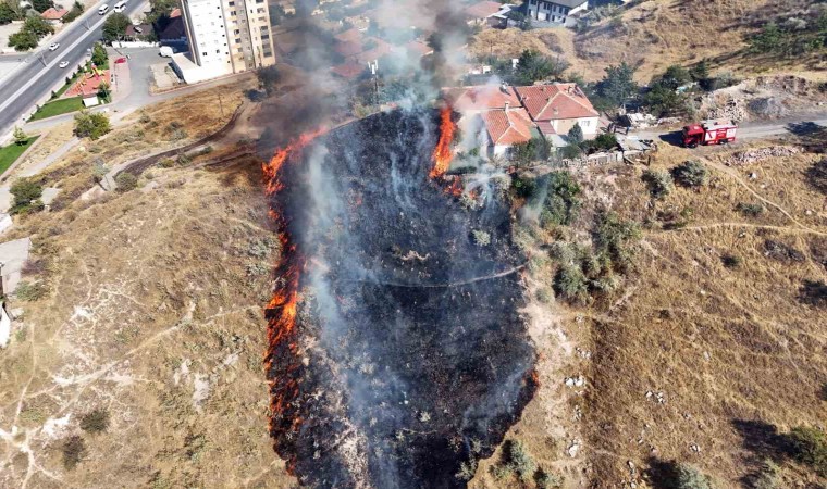 Kayseride korku dolu anlar: Evin etrafını alevler sardı