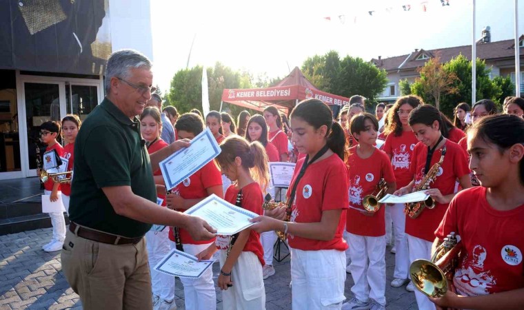 Kemerde kursiyerler sertifikalarını aldı