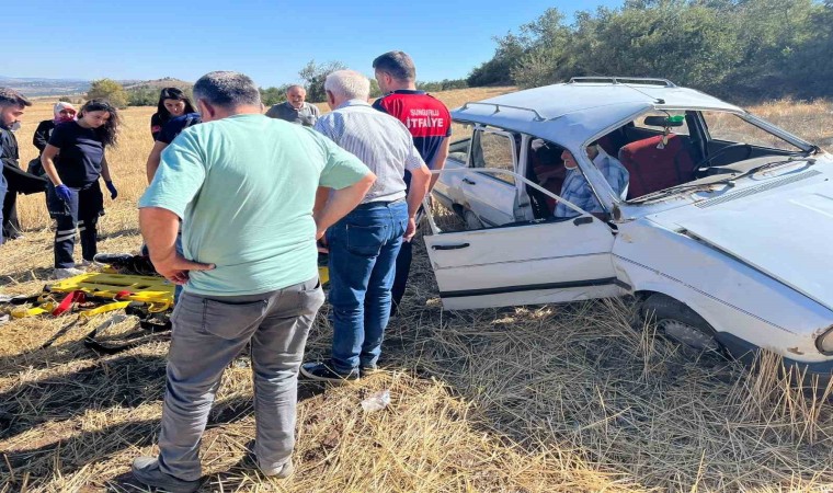 Kontrolden çıkan otomobil tarlaya uçtu: 2 yaralı