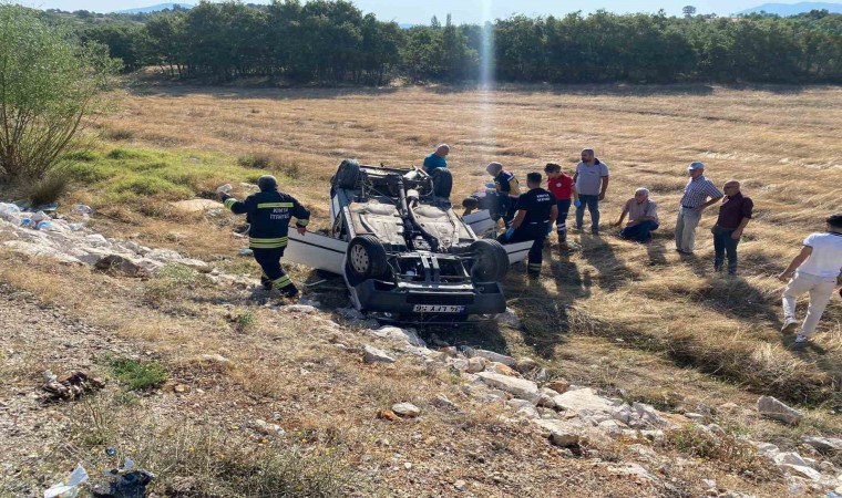 Konyada otomobil şarampole devrildi: 2 yaralı