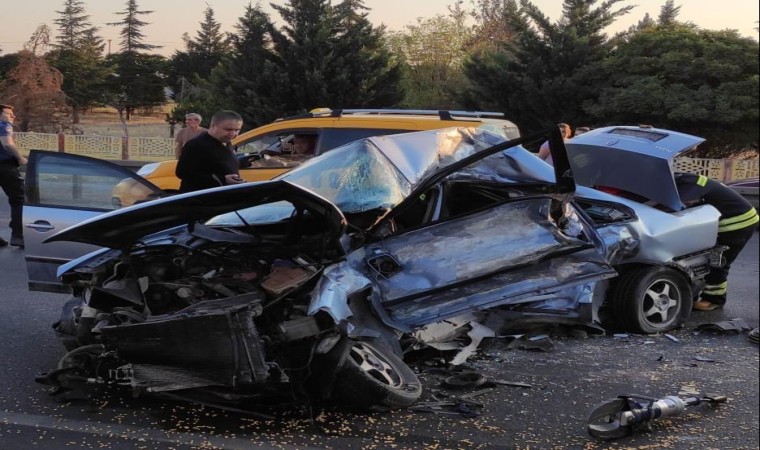 Konyada tır ile çarpışan otomobildeki 2 kişi hayatını kaybetti