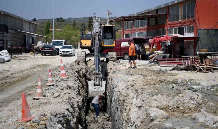 Kuşadası Ağaç İşleri Sanayi Sitesinde alt ve üstyapı çalışmaları sürüyor