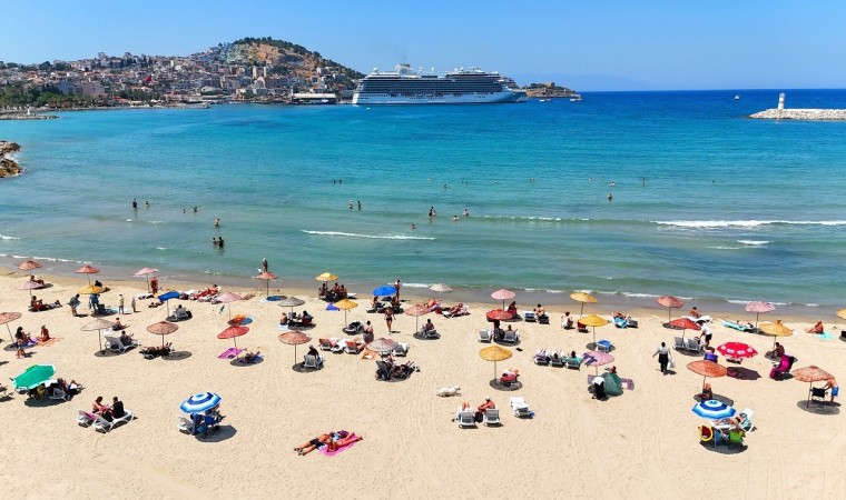 Kuşadası Belediyesinden plajlarda 5 yıldızlı tatil konforu