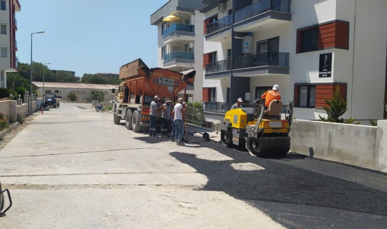 Kuşadasında yol yapım ve bakım çalışmaları sürüyor