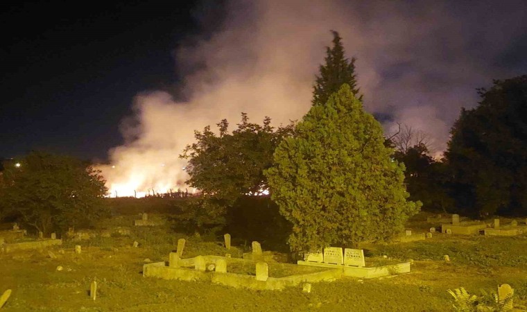 Lüleburgazda mezarlıkta çıkan yangın söndürüldü