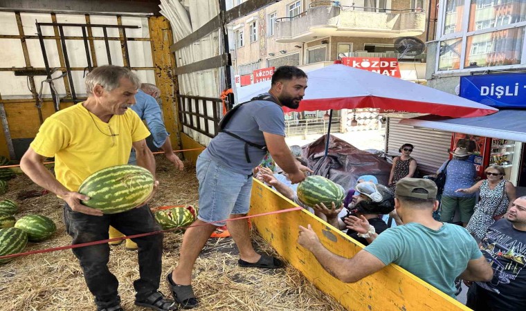 Maltepede 25 ton karpuzu ücretsiz dağıttı