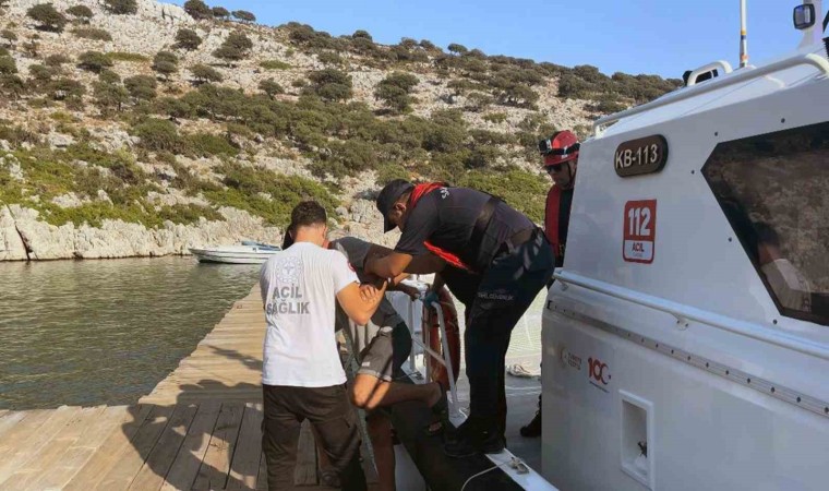 Marmariste ticari yatta rahatsızlanan vatandaş tahliye edildi