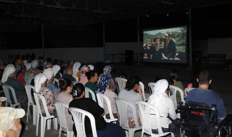 Menteşede açık hava sinema günleri Çamoluk Mahallesinde başladı