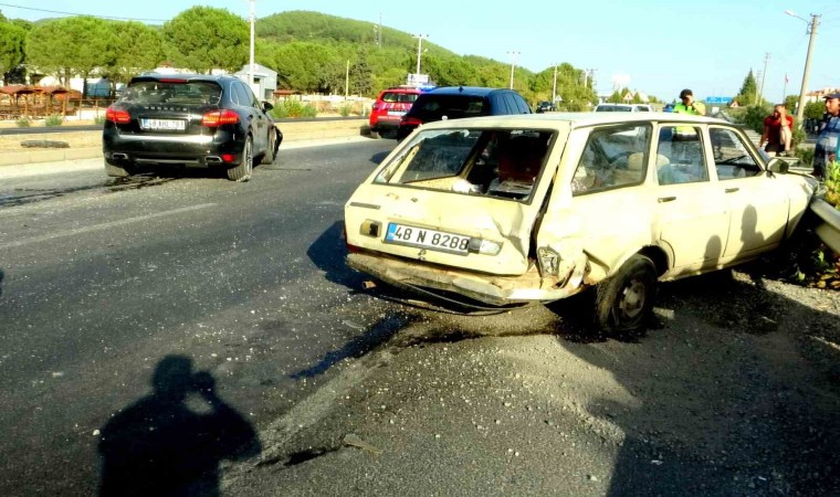 Menteşede trafik kazası: 3 yaralı