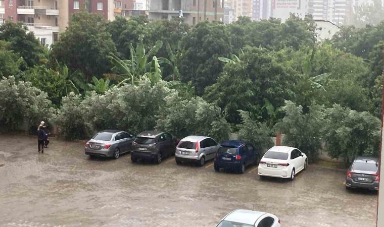 Mersinde Toroslardan sahile kadar yağmur etkili oldu