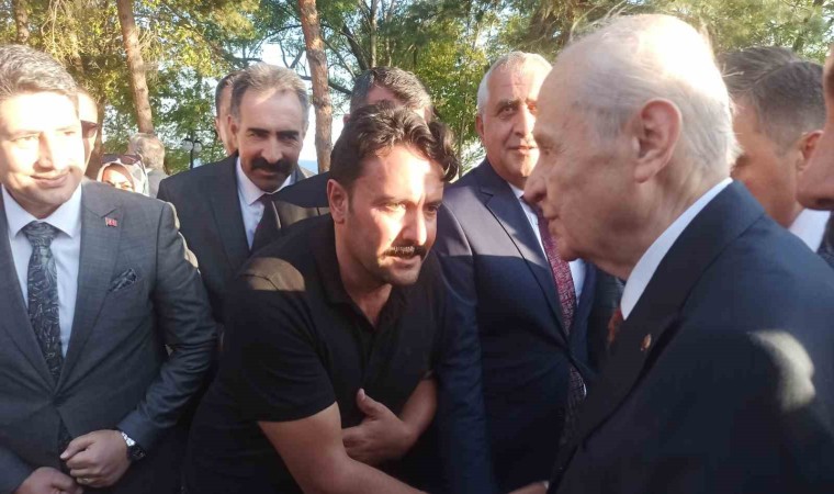 MHP Lideri Bahçeli Ahlatta partililerle bir araya geldi