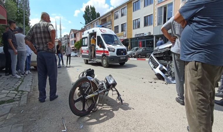 Motorsiklet ile kaza yaptı: Sağlık ekiplerine Ayağımı hissetmiyorum dedi