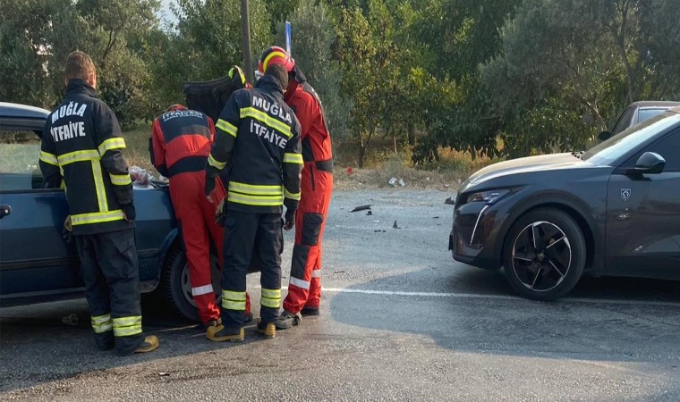 Muğla-Denizli yolunda trafik kazası:2 yaralı