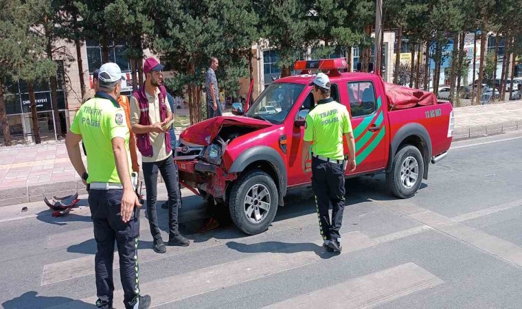 Nemruttaki yangına müdahaleye giden araç kaza yaptı