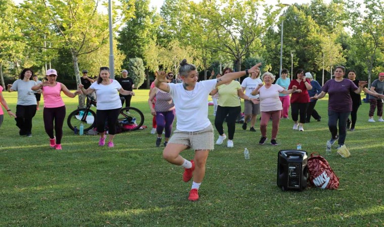 Odunpazarında kadınlar parklarda spora büyük ilgi gösteriyor