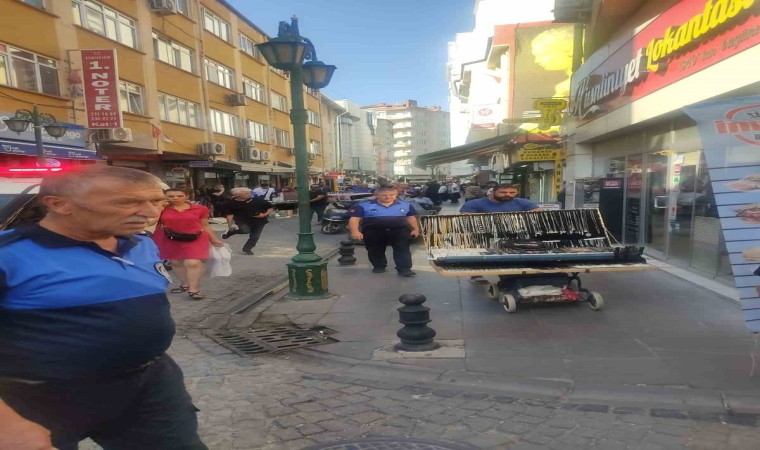 Odunpazarında zabıtasından seyyar satıcı ve dilenci operasyonu