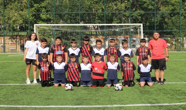 Odunpazarının minik futbolcularının Eskişehirspor heyecanı