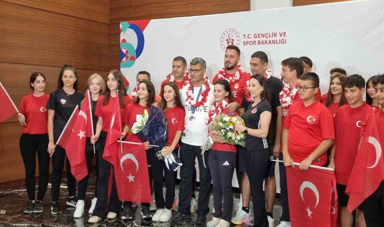 Olimpiyatlarda gümüş madalya kazanan milli atıcı Yusuf Dikeç, İstanbula geldi