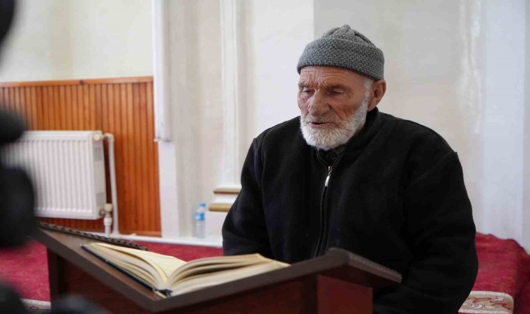 Ömrünü namaz kılmaya Kuran okumaya adayan 83 yaşındaki Hasan amca hafızlık yarışmasında ikinci oldu