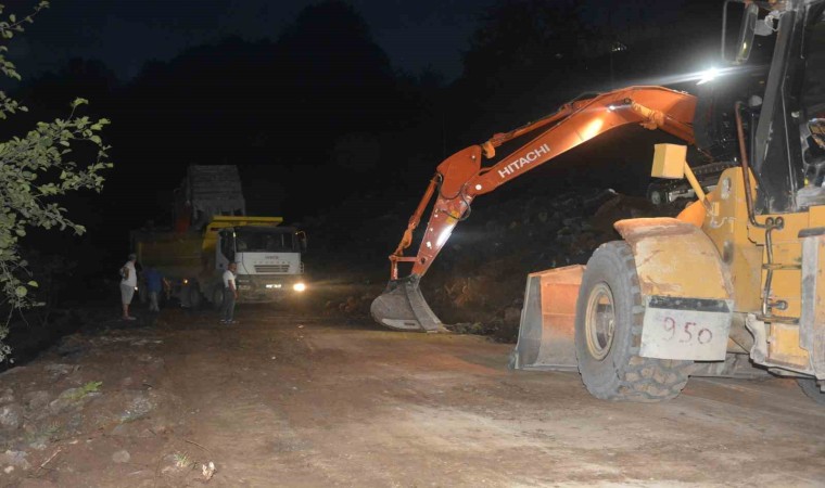 Ordudaki yol çalışmasında patlatılan dinamit Karadeniz-Akdeniz bağlantı yolunu 8 saat trafiğe kapattı