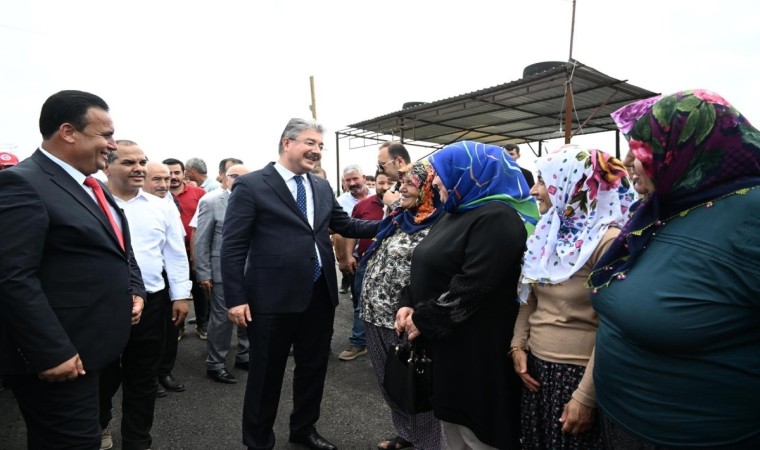 Osmaniyede 10 köy 2 beldeyi birbirine bağlayan grup yol çalışmaları sürüyor