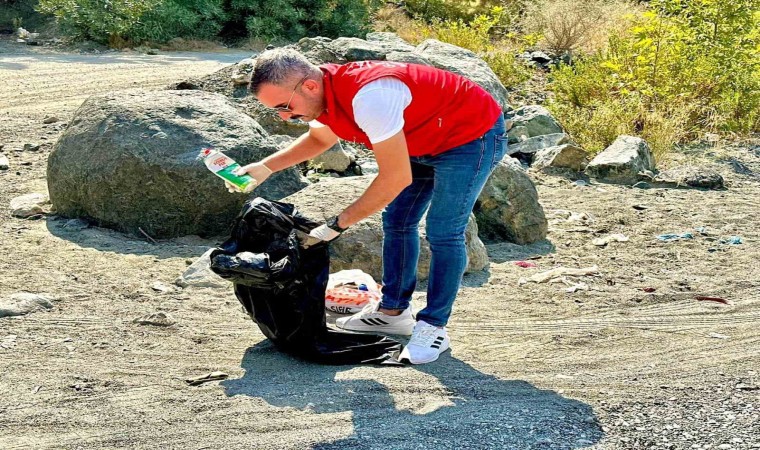 Osmaniyede gençlerden çevre temizliği etkinliği