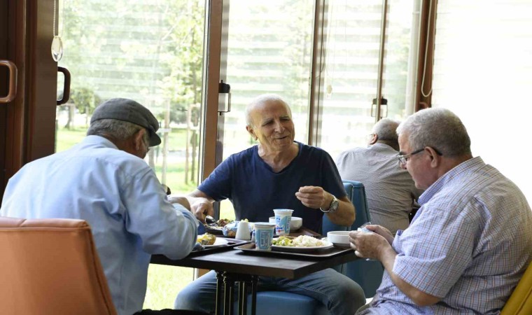 Pendik Belediyesinden emeklilere sosyal tesislerde yüzde 25 indirim