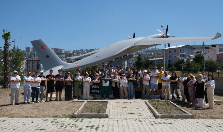 Rumen öğrencilerden Canikte Akıncı TİHA pozu