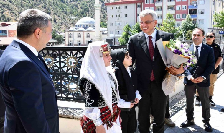 Sağlık Bakanı Memişoğlu Gümüşhanede ziyaretlerde bulundu