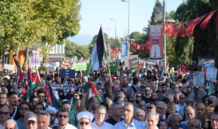 Sakaryada binler Gazze ve İsmail Haniye için yürüdü