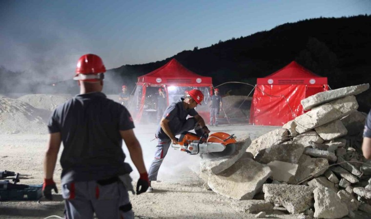 Seferihisar Belediyesinden gerçeği aratmayan deprem tatbikatı