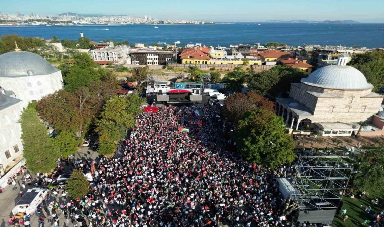 Şehit Heniyyeden Son Çağrı mitingi için binlerce kişi Ayasofya Meydanında toplandı