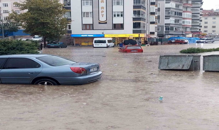 Sinopta sağanak yağışı etkili oldu