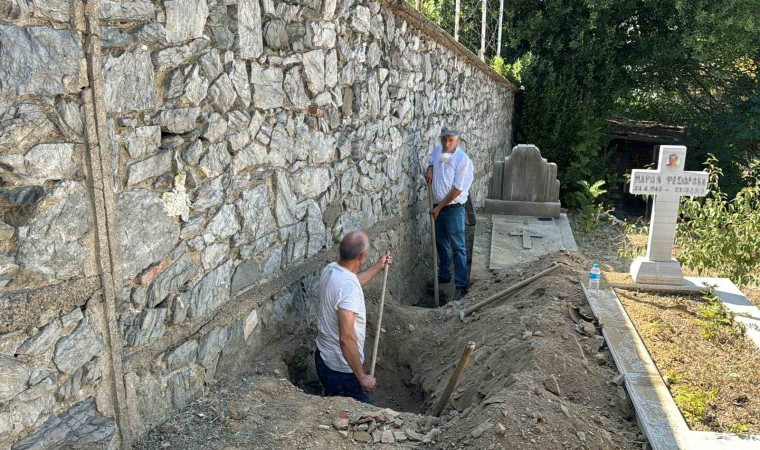 Şişli Rum Ortodoks Mezarlığında kazı yapan 4 define avcısı yakalandı