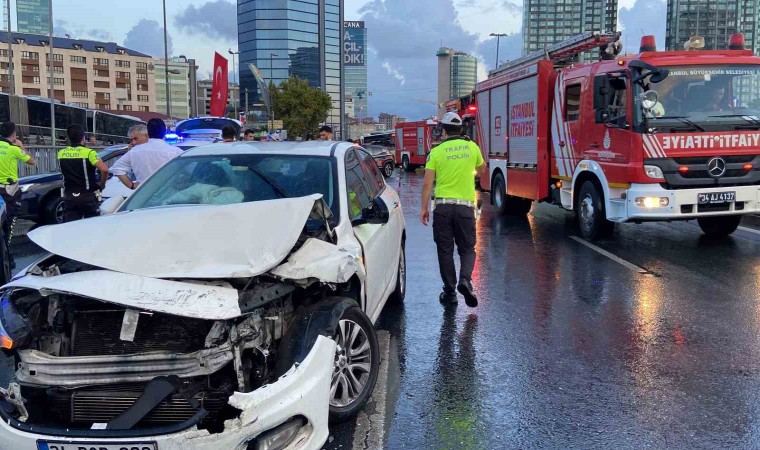 Şişlide otomobil İETT otobüsüne arkadan çarptı: 3 yaralı