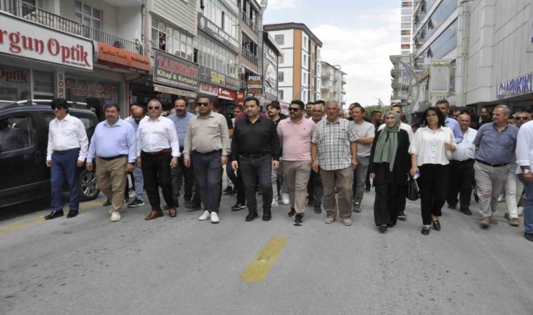 Sorgunda festival korteji yoğun katılımla gerçekleşti