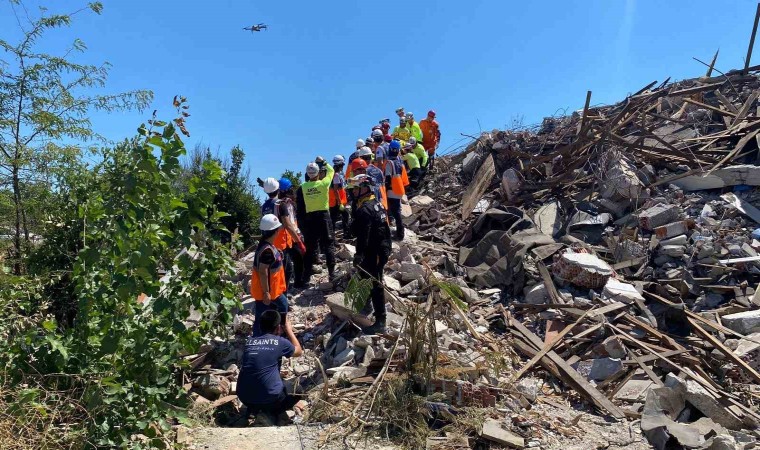 SPAK ekibi büyük depremin yıl dönümünde tatbikata katıldı