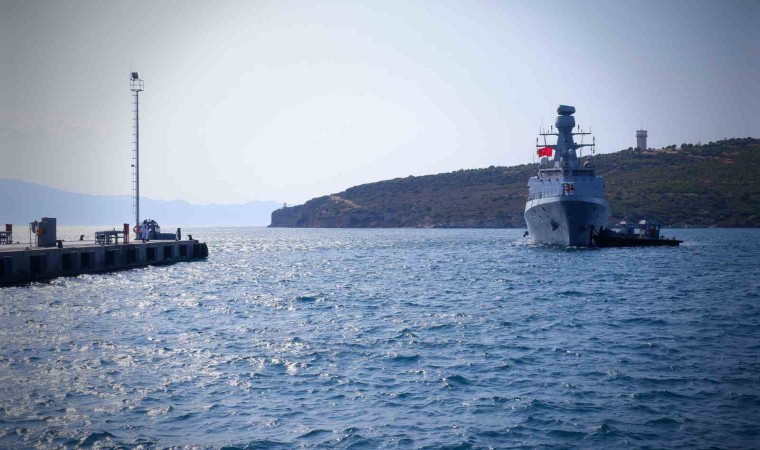 TCG Kınalıada Korveti görevini tamamladı, Foça Deniz Üs Komutanlığında törenle karşılandı