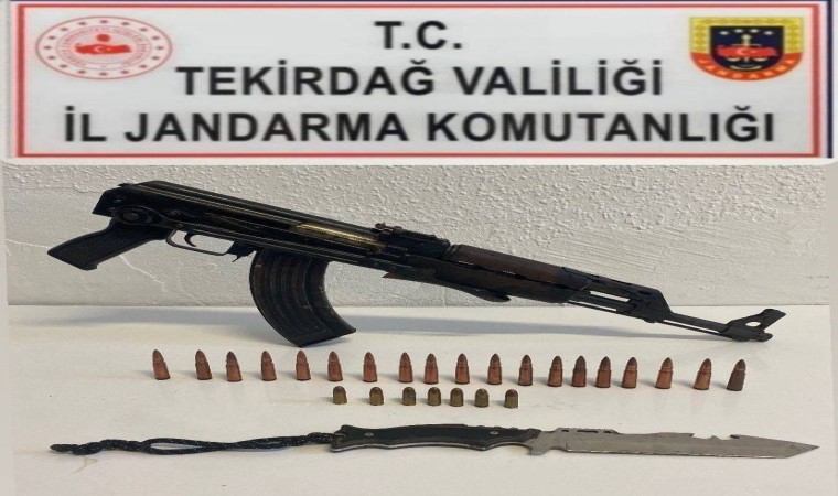 Tekirdağda bir evde Kalaşnikof ele geçirildi