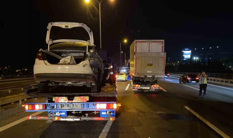 TEM Otoyolunda 3 araçlı zincirleme trafik kazası: 3 yaralı