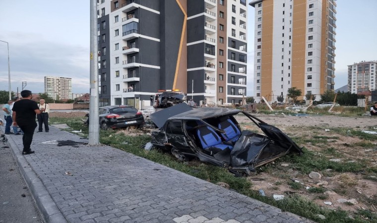 Tofaşın ikiye bölündüğü kaza kamerada