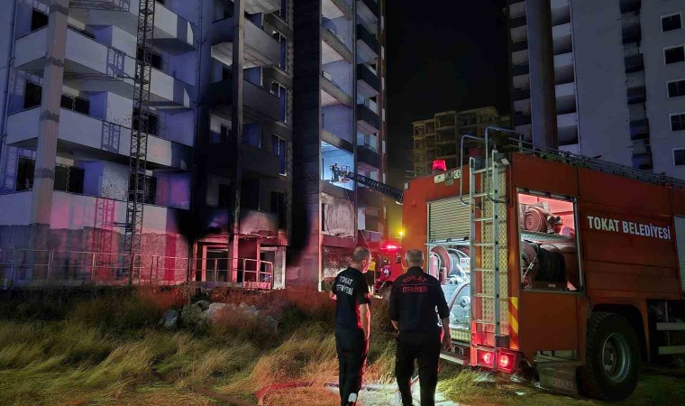 Tokatta 10 katlı binada çıkan yangın korkuttu