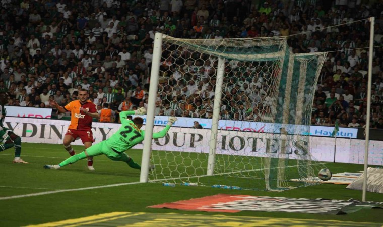 Trendyol Süper Lig: Konyaspor: 1 - Galatasaray: 1 (İlk yarı)