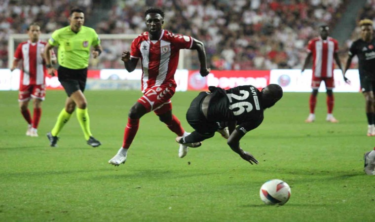 Trendyol Süper Lig: Samsunspor: 0 - Beşiktaş: 2 (İlk yarı)