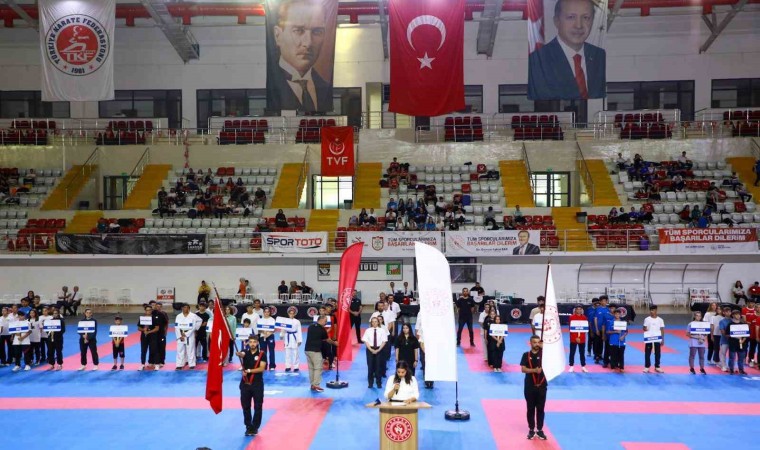 Türkiye Karate Şampiyonasının açılış seremonisi yapıldı