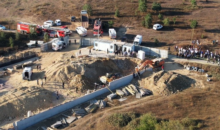 Tuzlada göçük altındaki 2 işçinin cansız bedenine ulaşıldı. Çıkarma çalışmaları devam ediyor